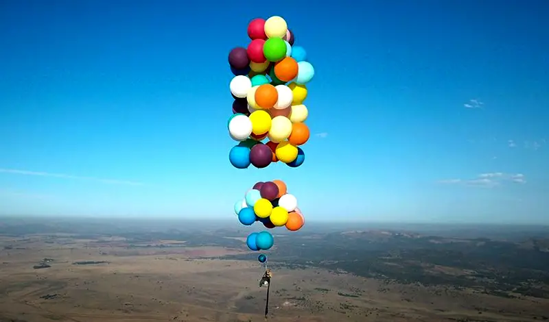 How to travel with helium balloons